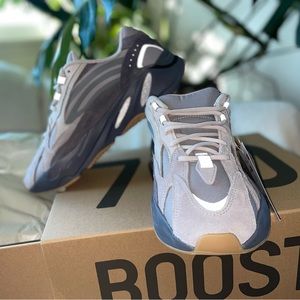 Adidas Yeezy Boost 700 Size 9 Men